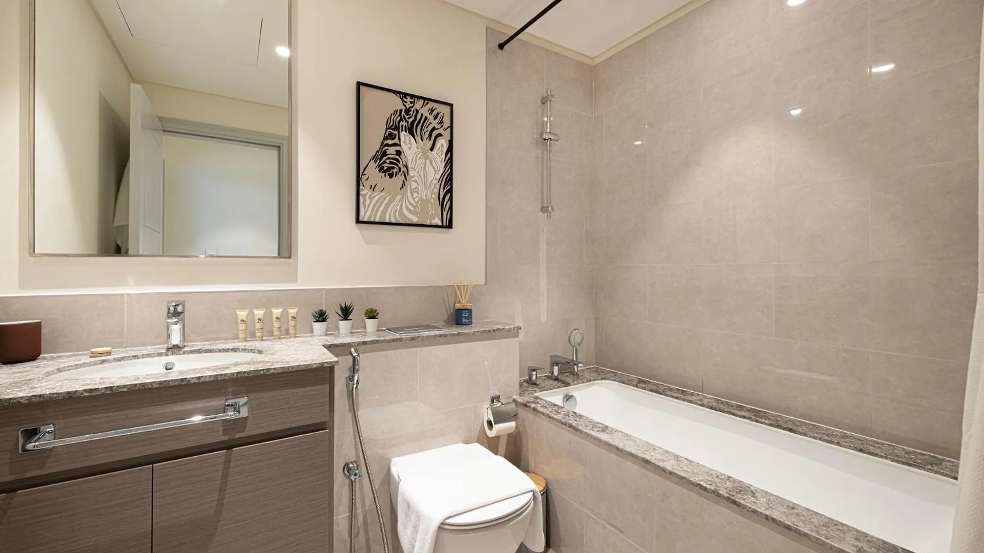 Majestic 1-Bedroom Apartment In Downtown Dubai, Near Burj Khalifa & Dubai Fountains - Apartment In Forte Tower 2