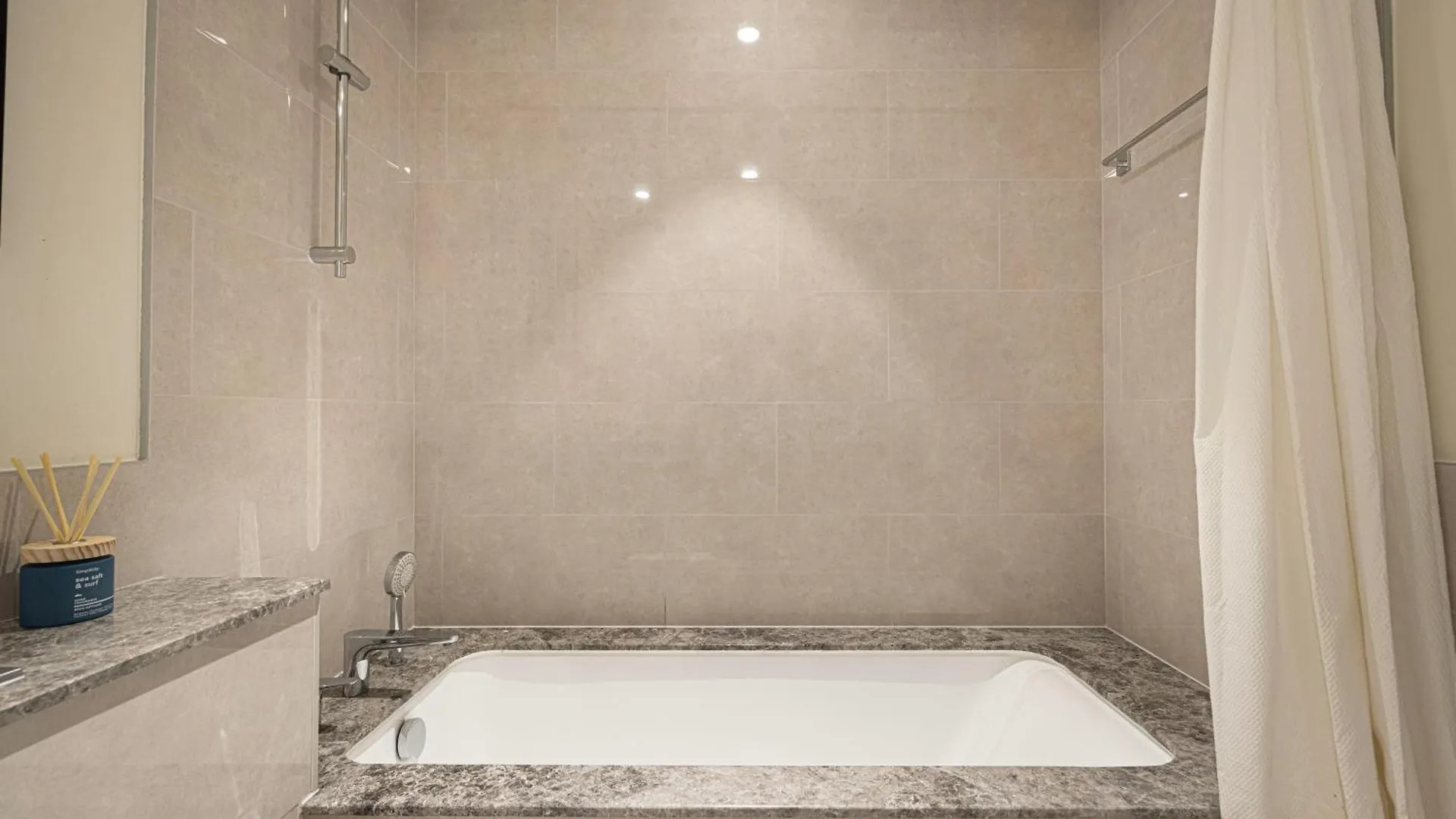 Majestic 1-Bedroom Apartment In Downtown Dubai, Near Burj Khalifa & Dubai Fountains - Apartment In Forte Tower 2 0*,
