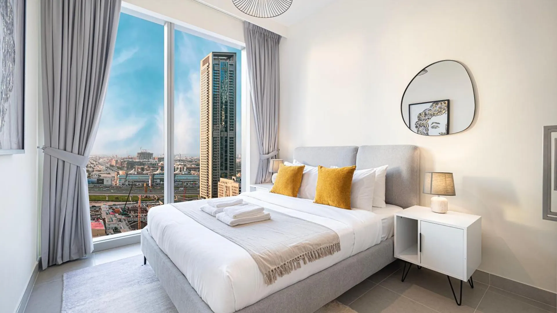 Majestic 1-Bedroom Apartment In Downtown Dubai, Near Burj Khalifa & Dubai Fountains - Apartment In Forte Tower 2